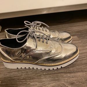 Cape Robbin metallic shoes size 6